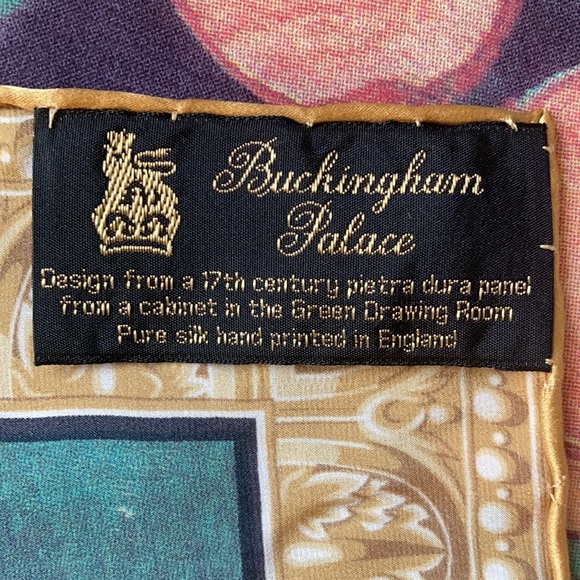 Vintage silk scarf from Buckingham Palace - Picture 2 of 2